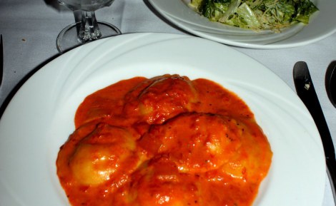 Ravioles de Homard sa fricassée de champignons et son coulis de