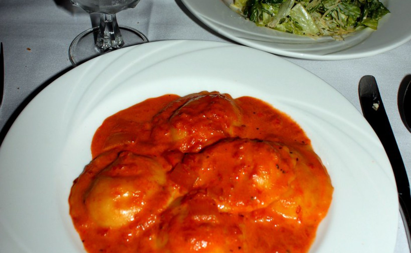 Ravioles de Homard sa fricassée de champignons et son coulis de